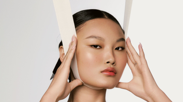 The Differences Between Drains, Glue, and Surgical Nets for Facelift Recovery